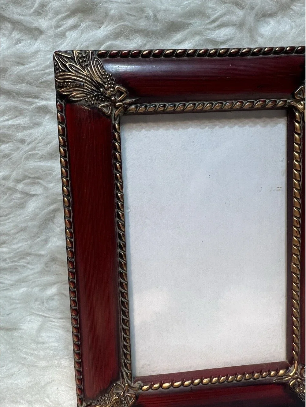 Vtg Ornate Resin Scroll Photo  Frame Stand 5x7” Elegant Cottage Core Burgundy